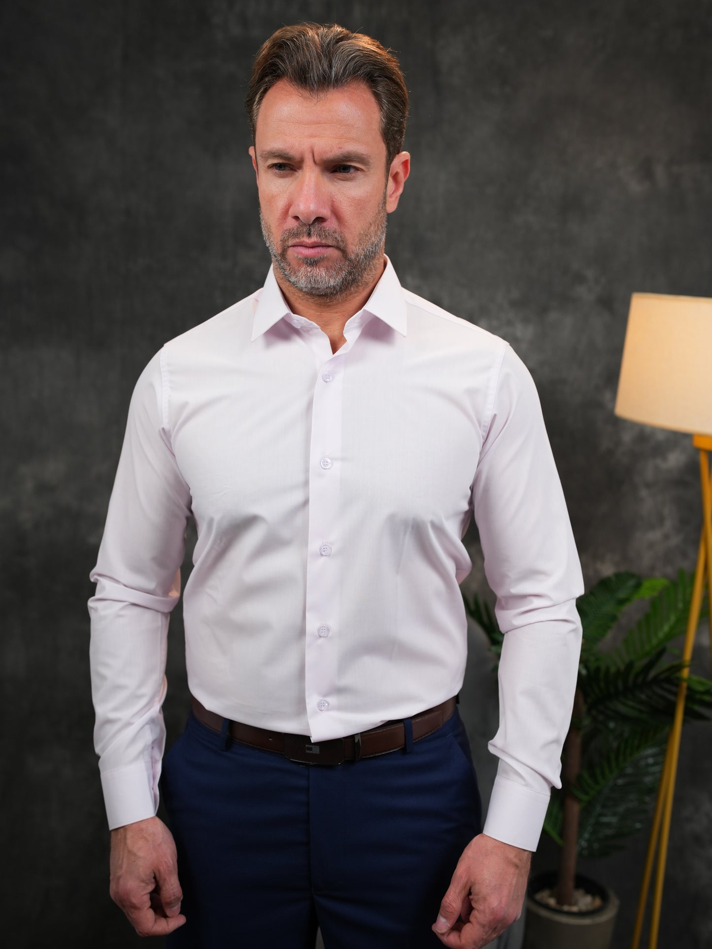 قميص وردي فاتح بقصّة Slim Fit