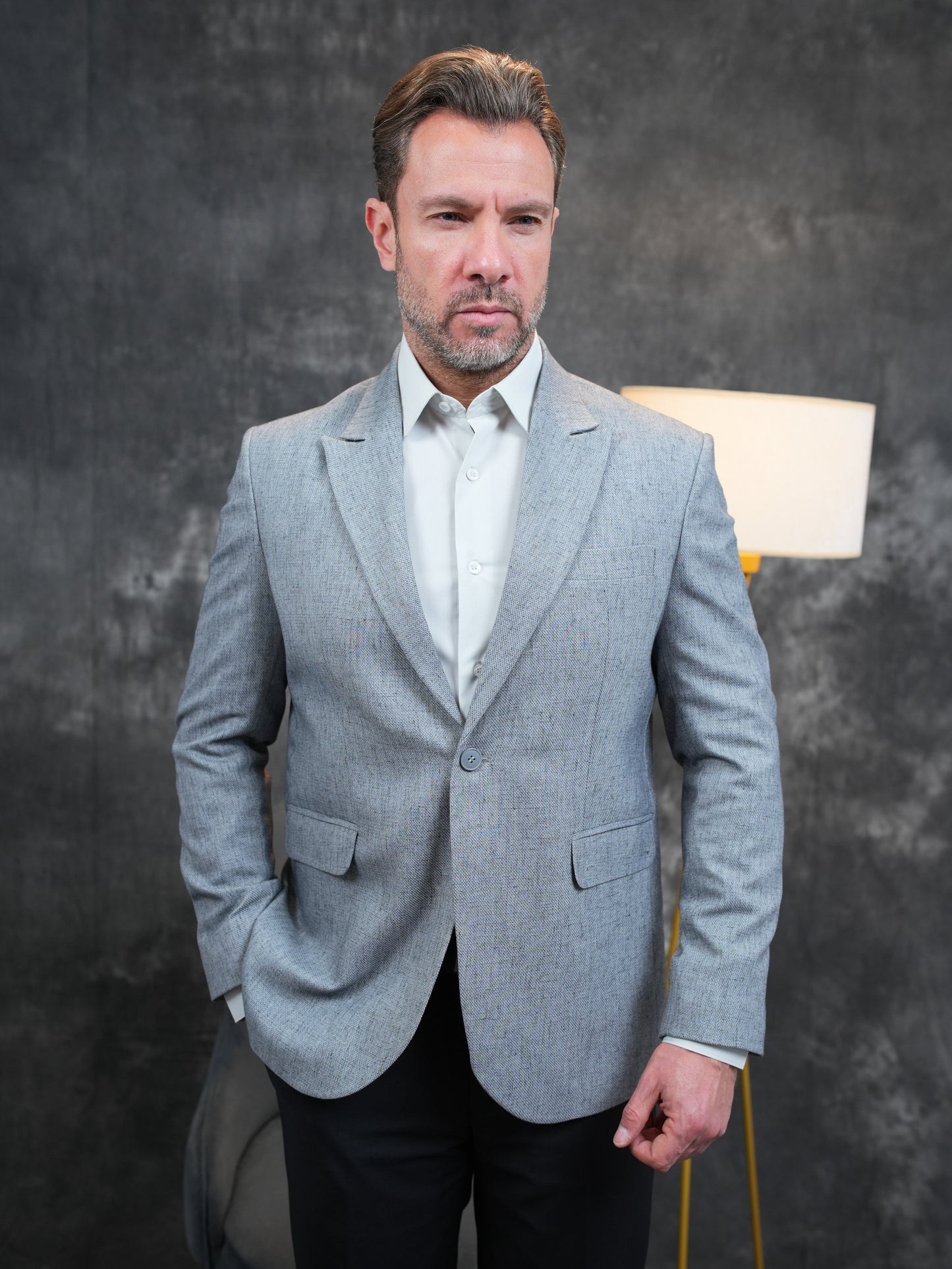 بليزر بقصّة Slim-Fit باللون الرمادي