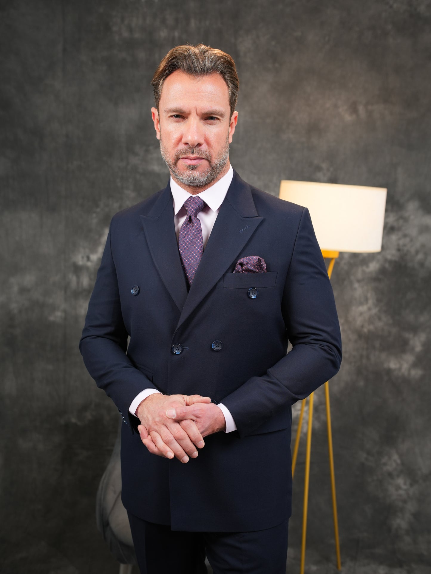 بدلة كورواز باللون الأزرق الداكن