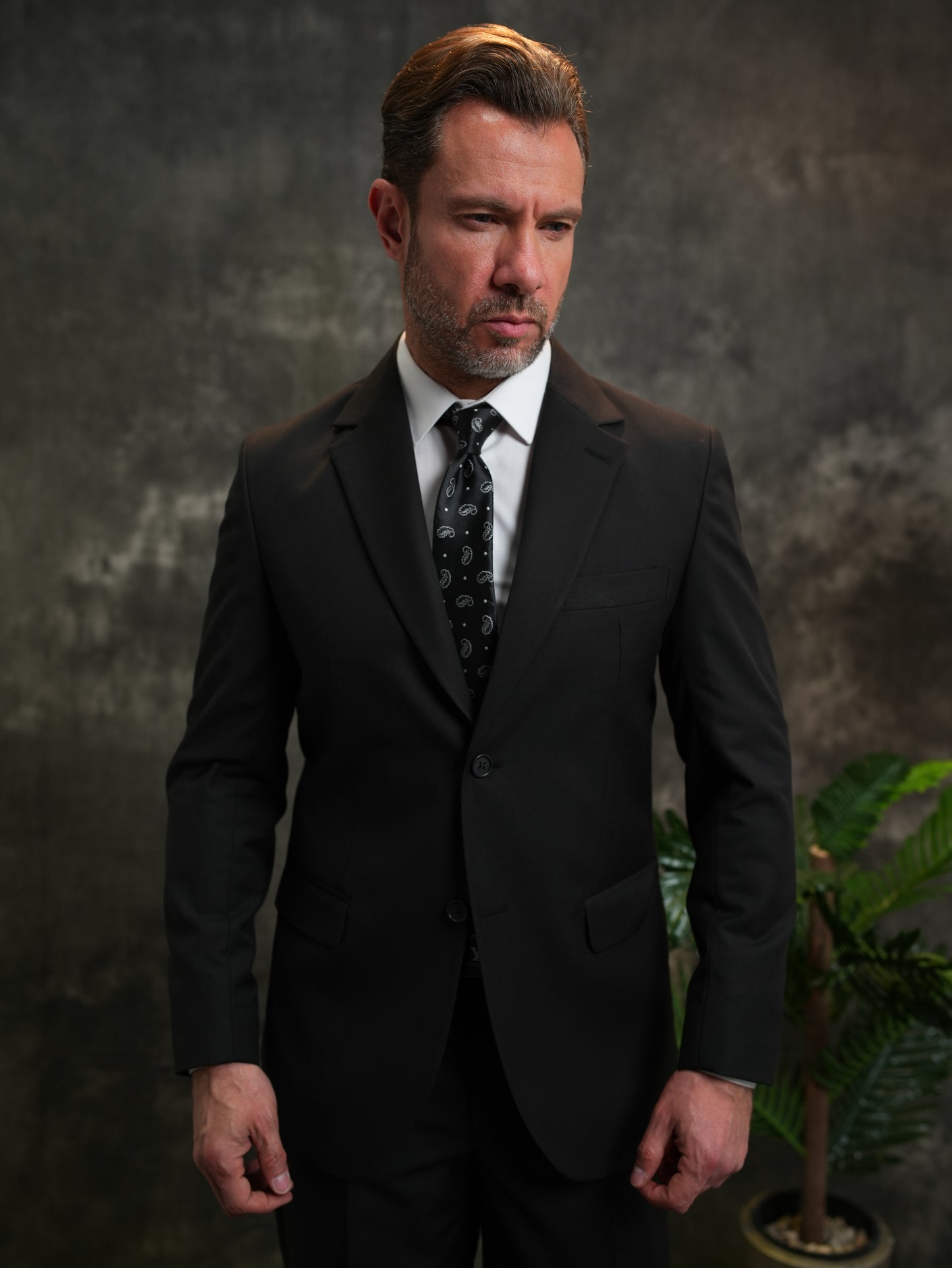 Regular fit Golden Suit in Black
