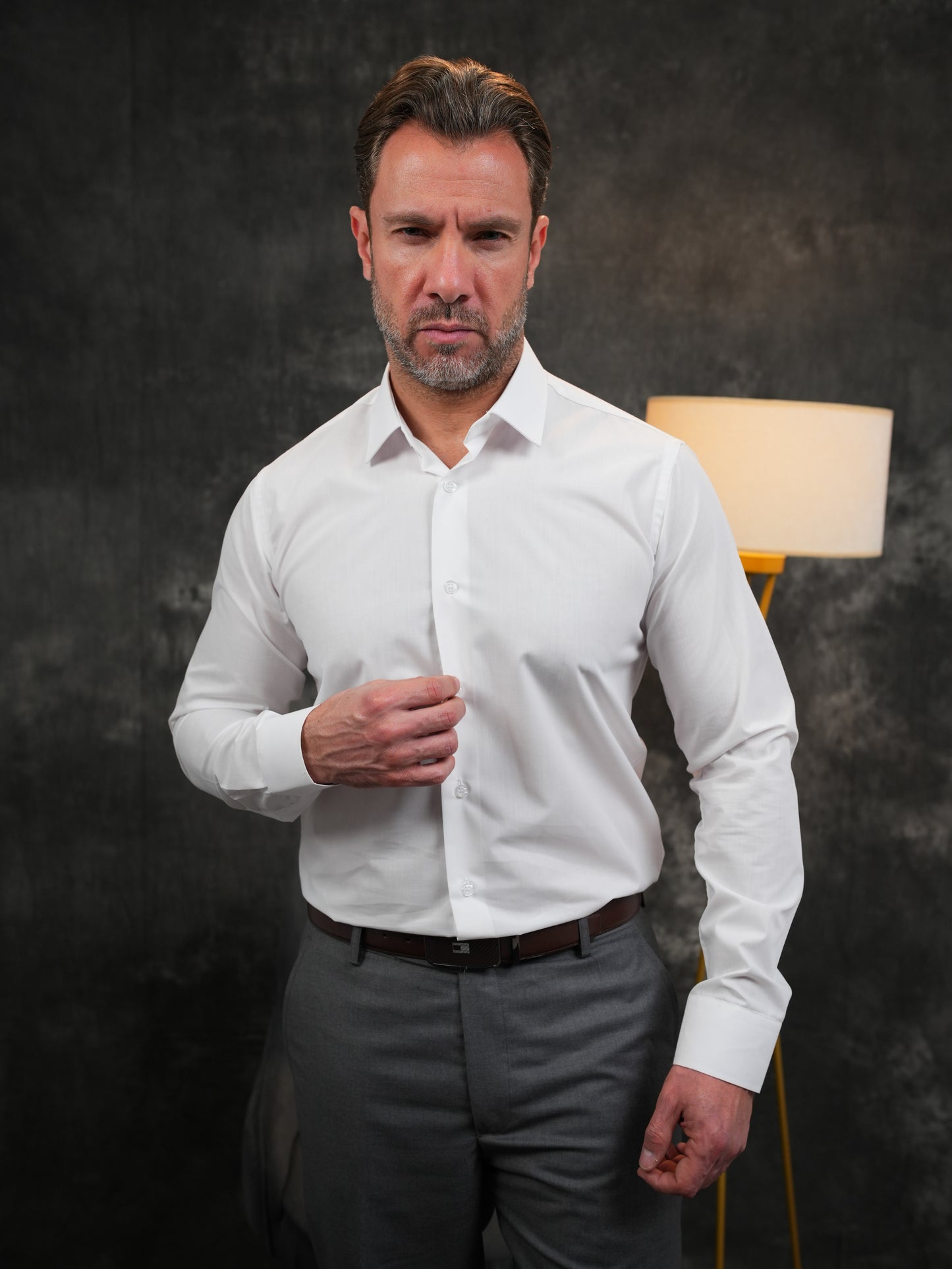 قميص أبيض بقصّة Slim Fit
